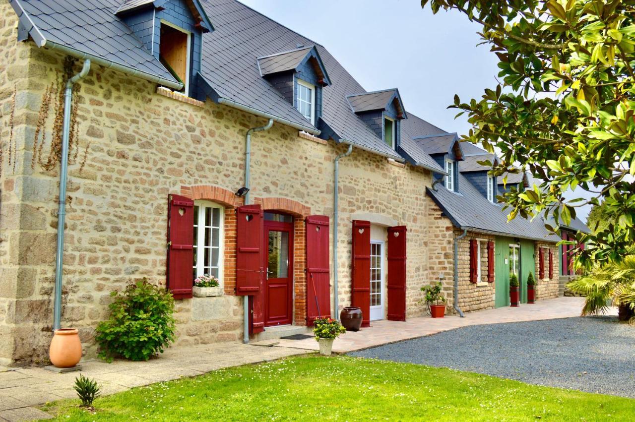 La Pichonniere Bed & Breakfast Isigny-le-Buat Eksteriør bilde