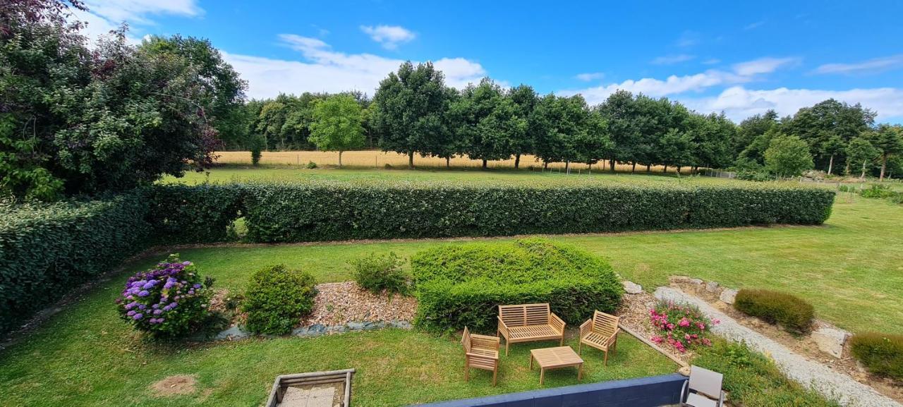La Pichonniere Bed & Breakfast Isigny-le-Buat Eksteriør bilde
